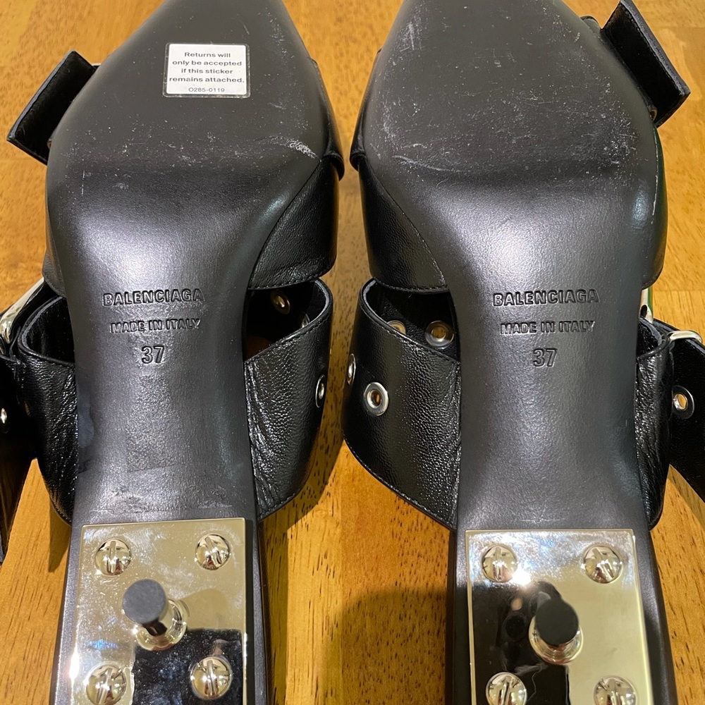 Balenciaga Runway Leather Pumps - Picture 5 of 10
